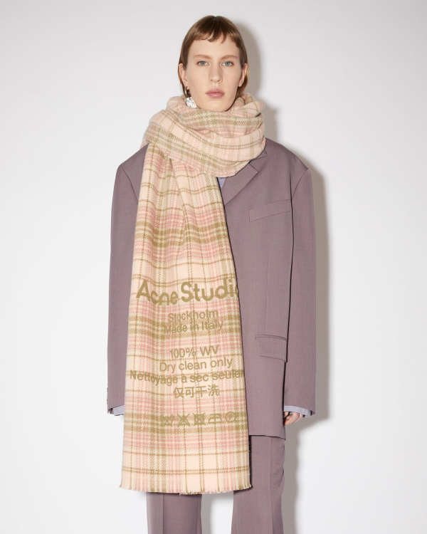 Scarves to Stay Cozy this Fall