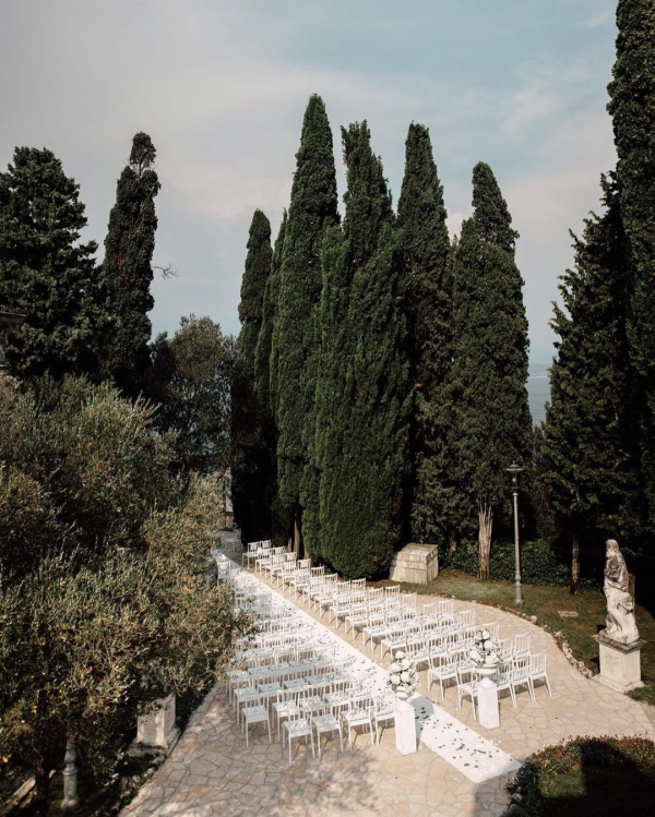 Wedding Etiquette: Tips for Brides and Grooms