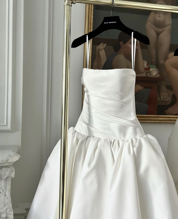 Best Wedding Dresses for Small Bust | Bridal Gowns for Petite Chest | Wedding Outfits