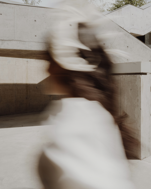 Concrete & Elegance: The Unexpected Pairing