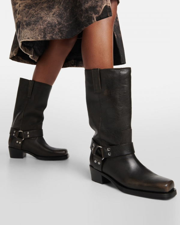 Trendy Women Black Motorcycle Boots for Fall | Biker Boots Style Guide