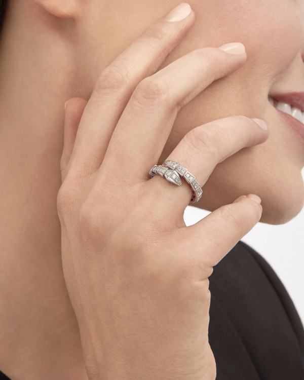 50 Christmas Gifts Ideas for Her 2023 | Unique, Luxury, Cutest & Romantic Gifts for Girlfriend