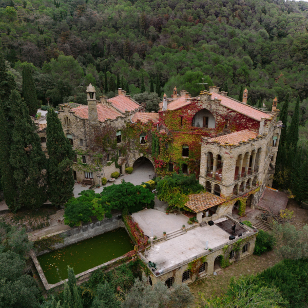 A Minimalistic Fall Wedding at La Baronia