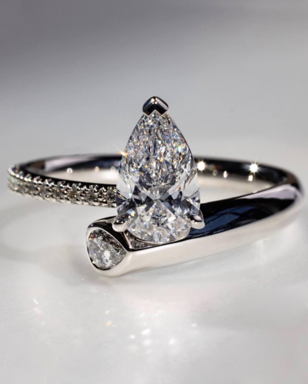 Wedding Rings for Pear Shaped Diamond | Teardrop Diamond | Pear Cut Rings