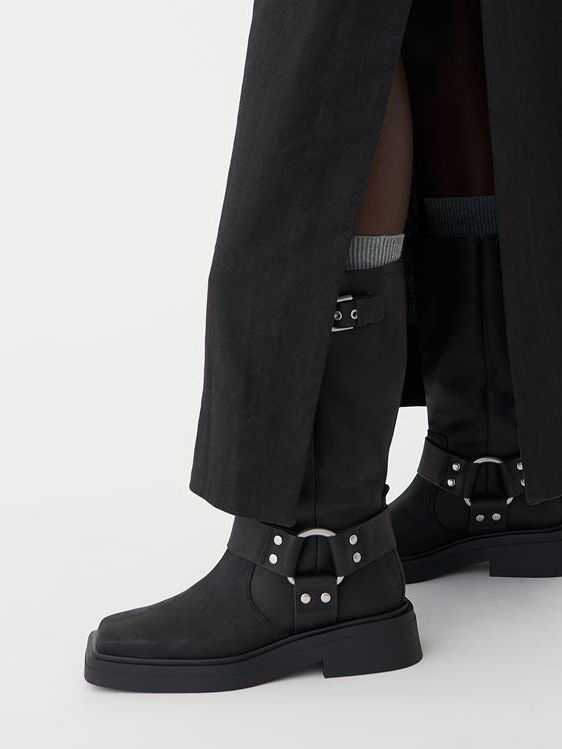 Trendy Women Black Motorcycle Boots for Fall | Biker Boots Style Guide