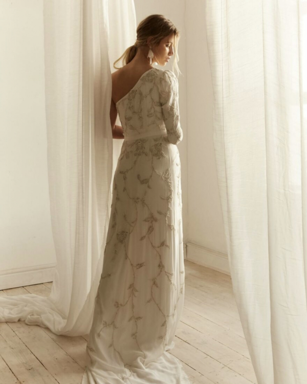 Best Wedding Dresses for Large Bust | Bridal Gowns for Large Breasts