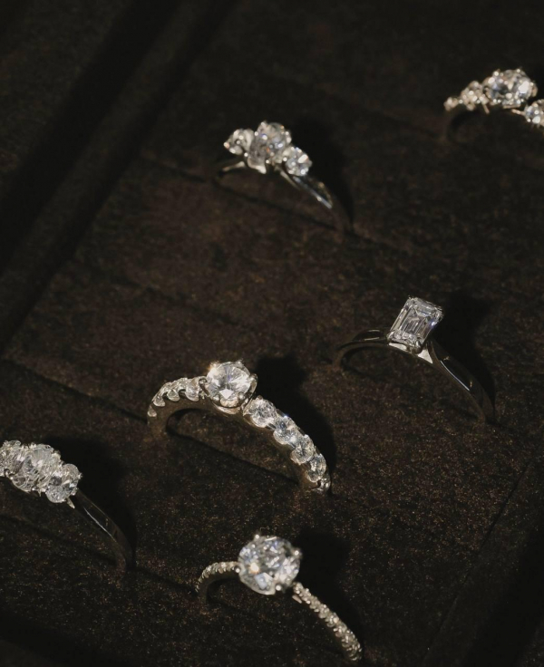 Wedding Rings for Pear Shaped Diamond | Teardrop Diamond | Pear Cut Rings