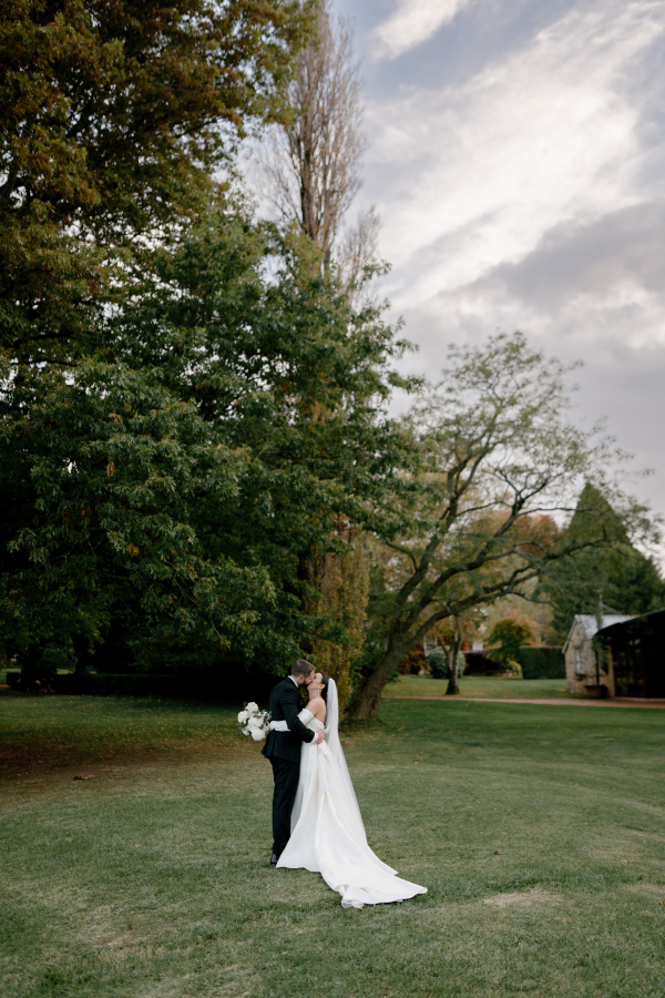 Timeless Elegance and Modern Flair: Charming Bendooley Estate Wedding