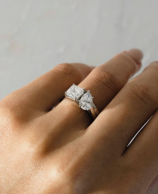 Wedding Rings for Pear Shaped Diamond | Teardrop Diamond | Pear Cut Rings