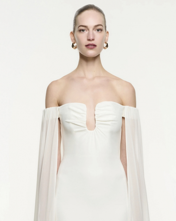 Best Wedding Dresses for Small Bust | Bridal Gowns for Petite Chest | Wedding Outfits