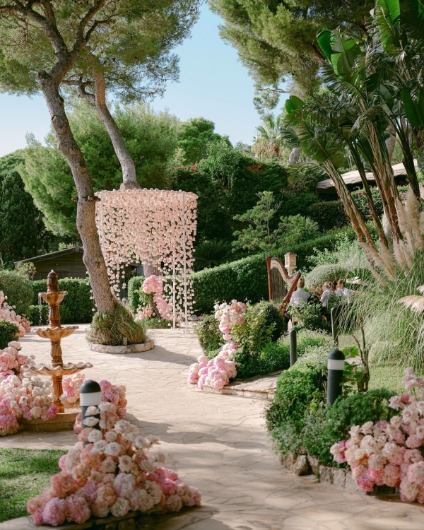 Photographers Maddy Christina