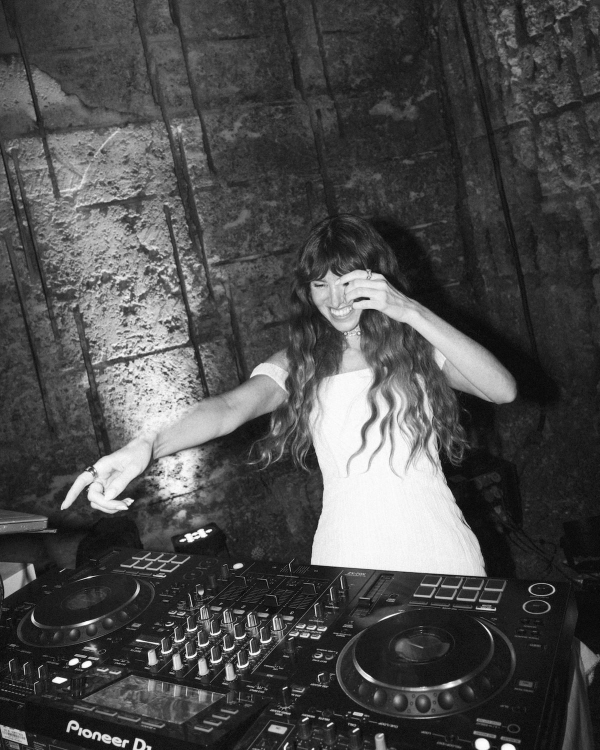 How to Plan a Micro-Wedding: 7 Expert Tips for an Intimate and Stylish Celebration