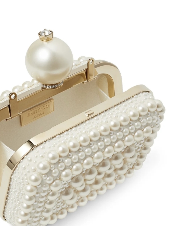 30 Stunning Bridal Clutches for Your Wedding Day Style