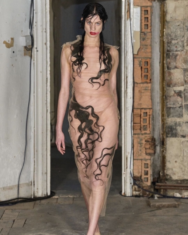 Alternative Bridal Looks | London Fashon Week September 2022 | Simone Rocha Wedding Dress | Molly Goddard, Dilara Findikoglu, Erdem, Harris Reed