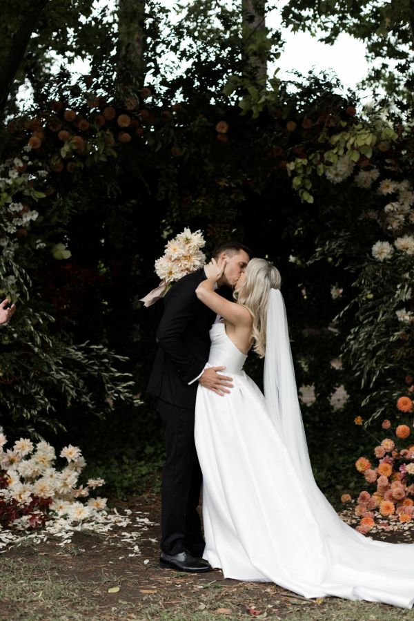 Isabella & Sam’s Elegant Wedding at Glenrock Gardens | Photo | English Country Garden Bridal Party in Tenterfield