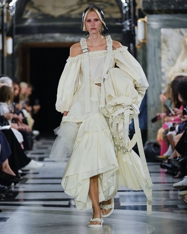 Alternative Bridal Looks | London Fashon Week September 2022 | Simone Rocha Wedding Dress | Molly Goddard, Dilara Findikoglu, Erdem, Harris Reed
