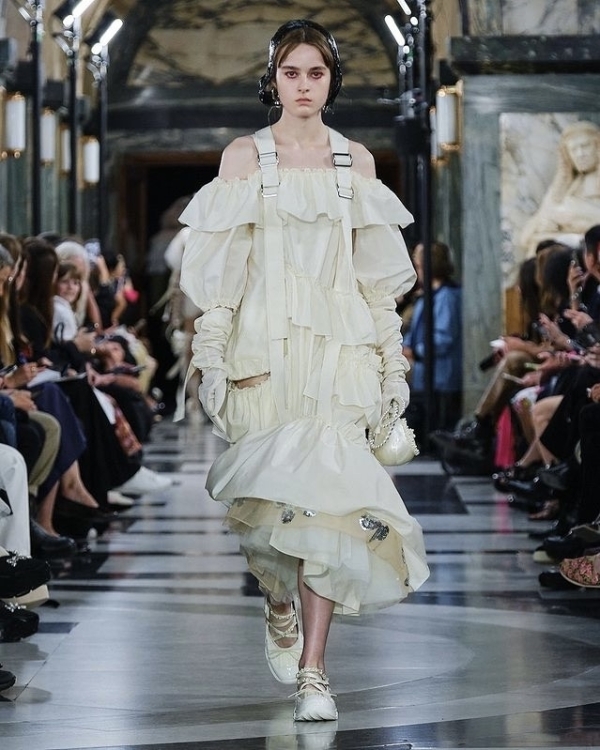Alternative Bridal Looks | London Fashon Week September 2022 | Simone Rocha Wedding Dress | Molly Goddard, Dilara Findikoglu, Erdem, Harris Reed