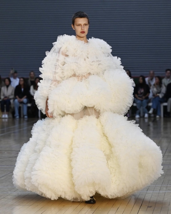 Alternative Bridal Looks | London Fashon Week September 2022 | Simone Rocha Wedding Dress | Molly Goddard, Dilara Findikoglu, Erdem, Harris Reed