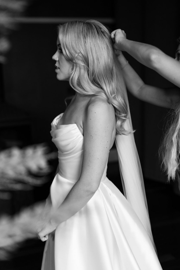 Isabella & Sam’s Elegant Wedding at Glenrock Gardens | Photo | English Country Garden Bridal Party in Tenterfield