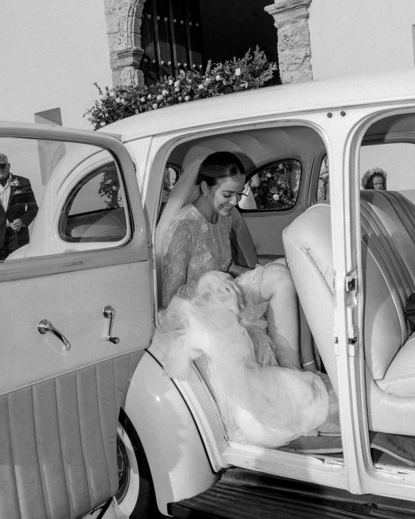 Romance in Puerto Rico: Dream Wedding and Tropical Delights | Interview with the bride about the preparation for the wedding, the choice of outfits and a rich musical program