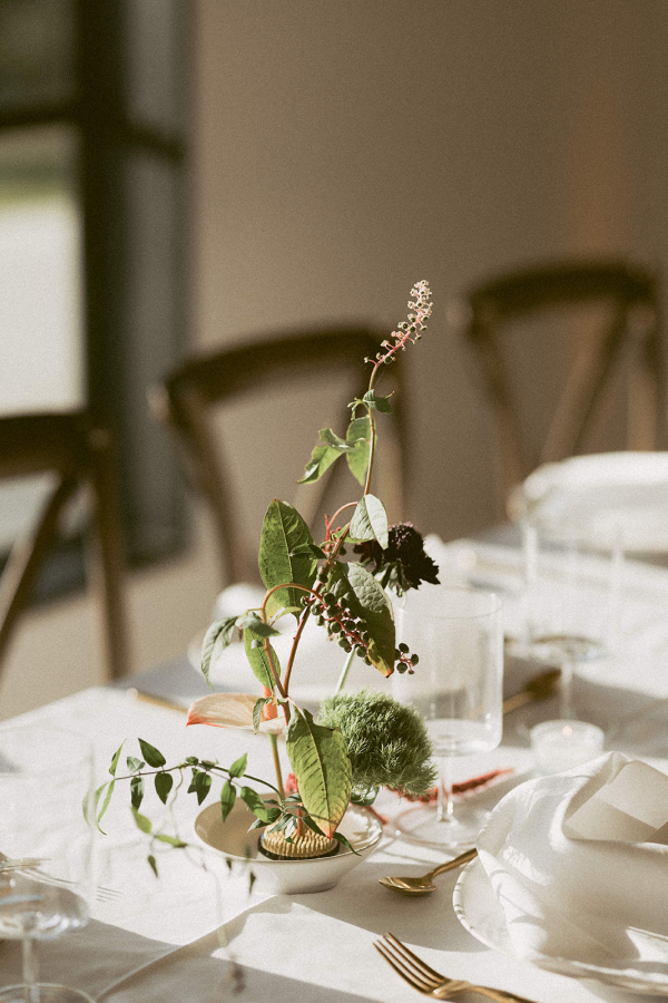 Real wedding that reflected current emotions | An interview with the bride regarding concept development, the wedding program, and the outfits