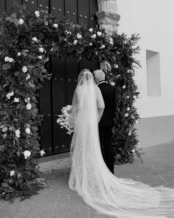 Romance in Puerto Rico: Dream Wedding and Tropical Delights | Interview with the bride about the preparation for the wedding, the choice of outfits and a rich musical program