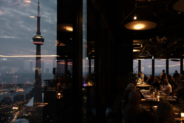 Modern Wedding in Toronto at Canoe | Interview with the Bride About Picking the Venue, Choosing Outfits, and Dealing with Planning Challenges