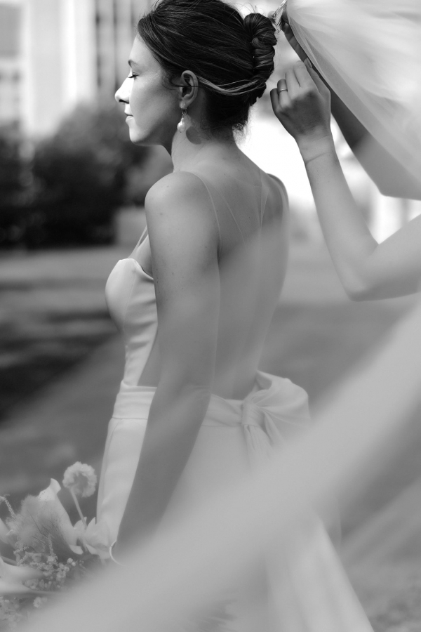 Modern Wedding in Toronto at Canoe | Interview with the Bride About Picking the Venue, Choosing Outfits, and Dealing with Planning Challenges