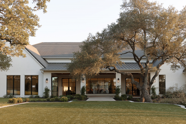 Real wedding that reflected current emotions | An interview with the bride regarding concept development, the wedding program, and the outfits