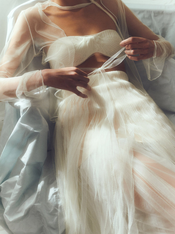 Best Wedding Dresses for Apple Body Shape | Bridal Gown Styles, Outfits for Plus Size Apple Body Type