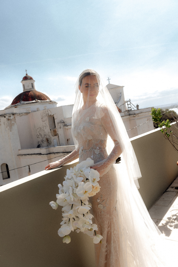 Romance in Puerto Rico: Dream Wedding and Tropical Delights | Interview with the bride about the preparation for the wedding, the choice of outfits and a rich musical program