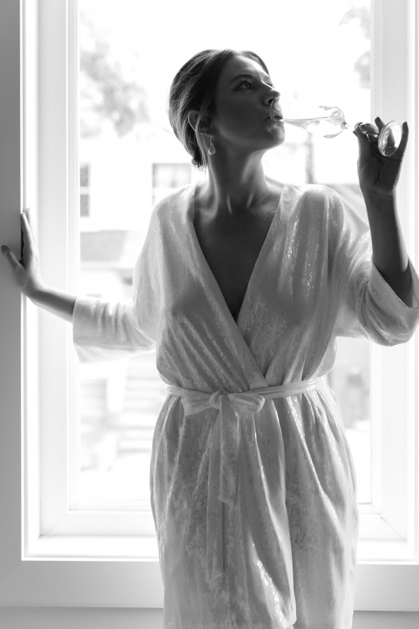 Modern Wedding in Toronto at Canoe | Interview with the Bride About Picking the Venue, Choosing Outfits, and Dealing with Planning Challenges