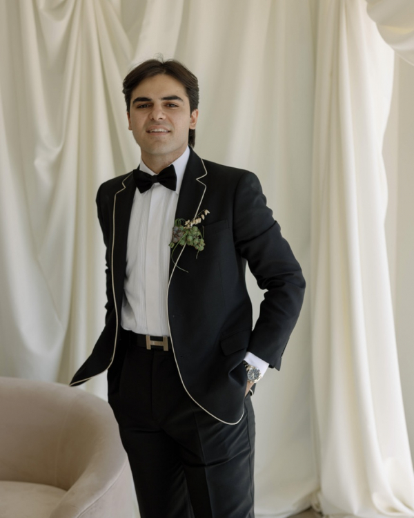 An intimate wedding at parent's residence | Interview with the bride about Persian Abgoosht, heartfelt speeches, and joyful dancing