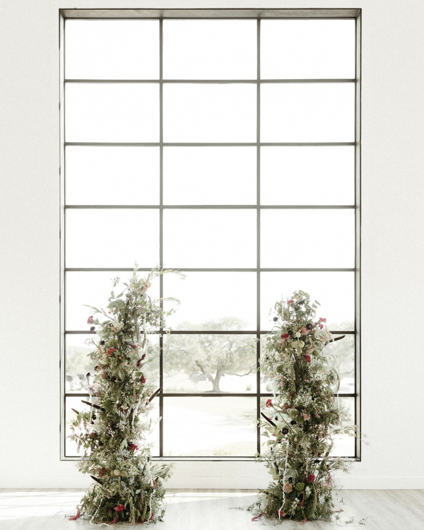 Real wedding that reflected current emotions | An interview with the bride regarding concept development, the wedding program, and the outfits