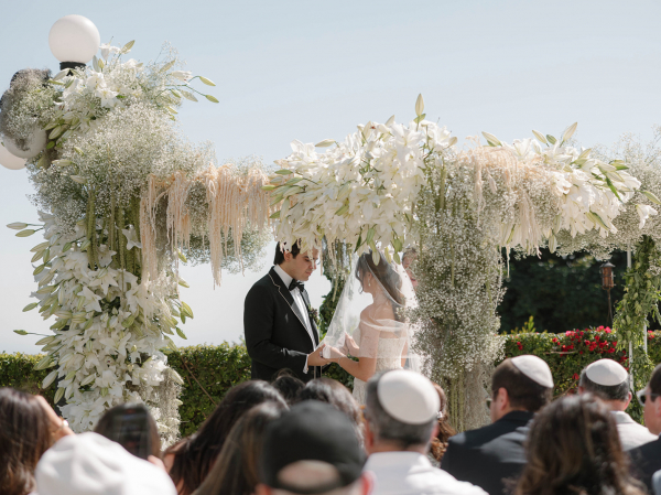 An intimate wedding at parent's residence | Interview with the bride about Persian Abgoosht, heartfelt speeches, and joyful dancing
