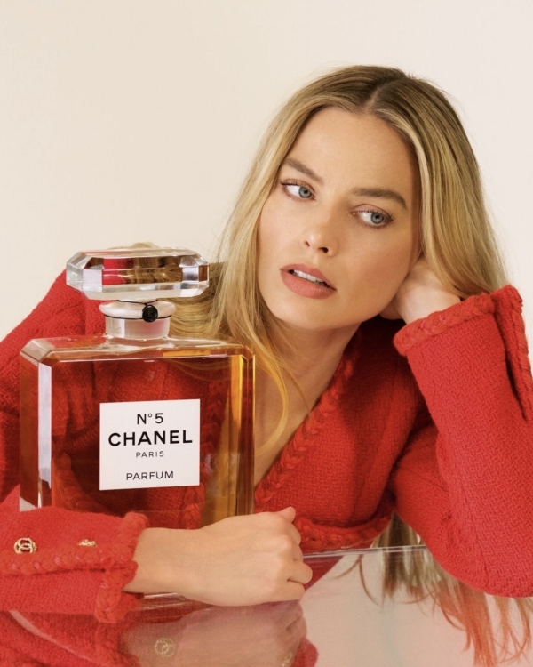 Margot Robbie is a New Face of Chanel No.5 | Margot Robbie and Jacob Elordi take center stage in campaign for the iconic Chanel fragrance