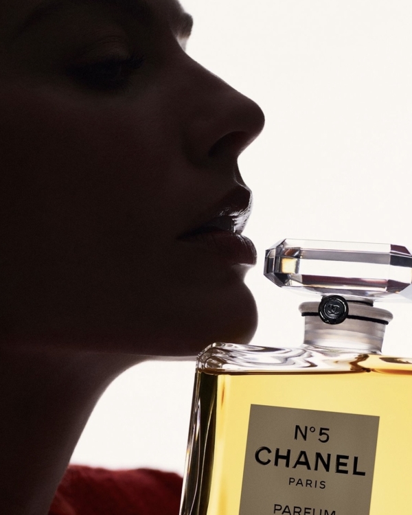 Margot Robbie is a New Face of Chanel No.5 | Margot Robbie and Jacob Elordi take center stage in campaign for the iconic Chanel fragrance