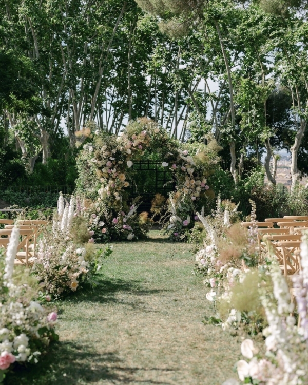 Beautiful Flower Altar Arrangement Ideas