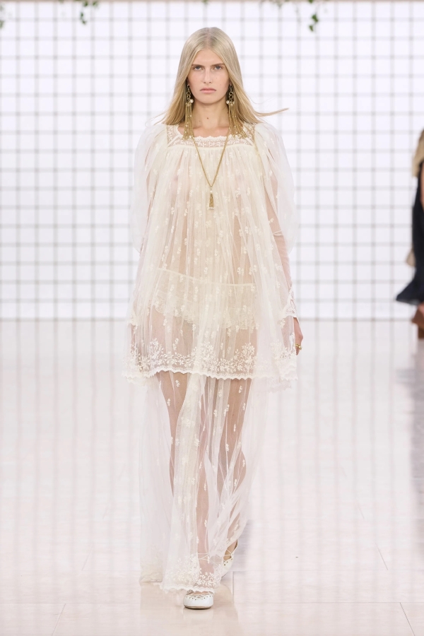 Chloé Unveils Spring/Summer 2025 RTW Collection