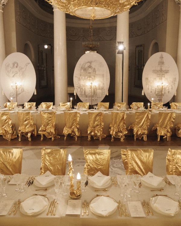 A Dreamlike Wedding with Enchanting Ballerinas & Art in a Historic Palace