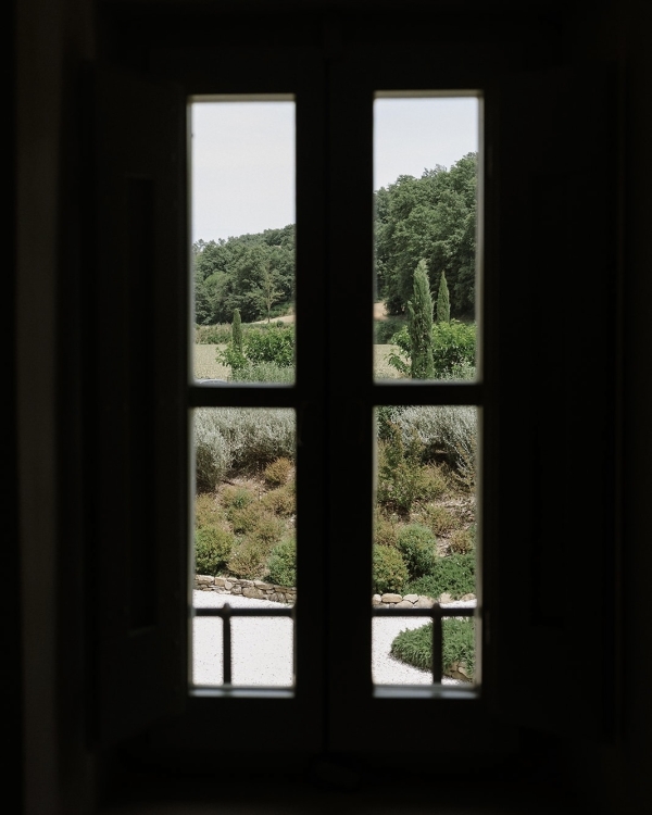 A Bold Destination Wedding in Umbria with Chartreuse Drapery & a Surprise Movie Moment