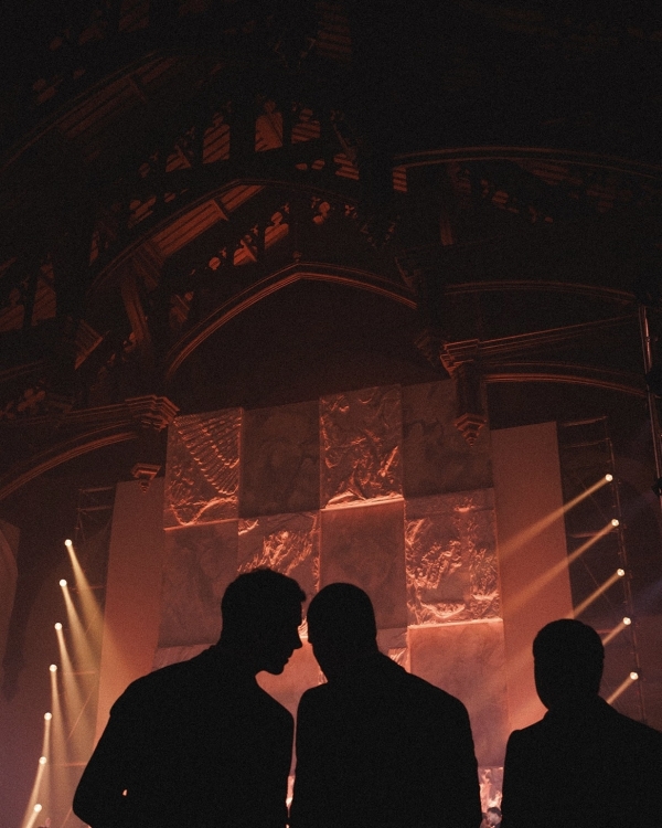 A Dreamlike Wedding with Enchanting Ballerinas & Art in a Historic Palace