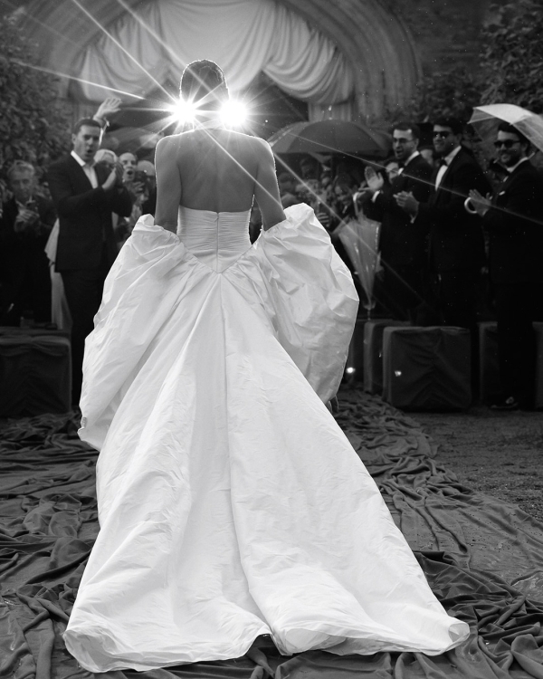 A Dreamlike Wedding with Enchanting Ballerinas & Art in a Historic Palace