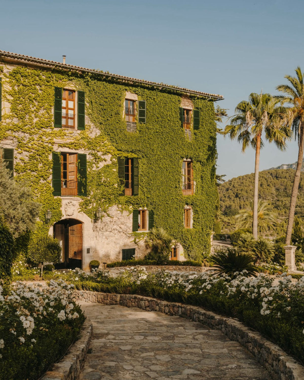 11 Movie-Worthy Wedding Venues That Bring Main-Character Energy