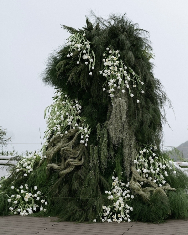 How to Submit Your Wedding and Get Featured on THE WED