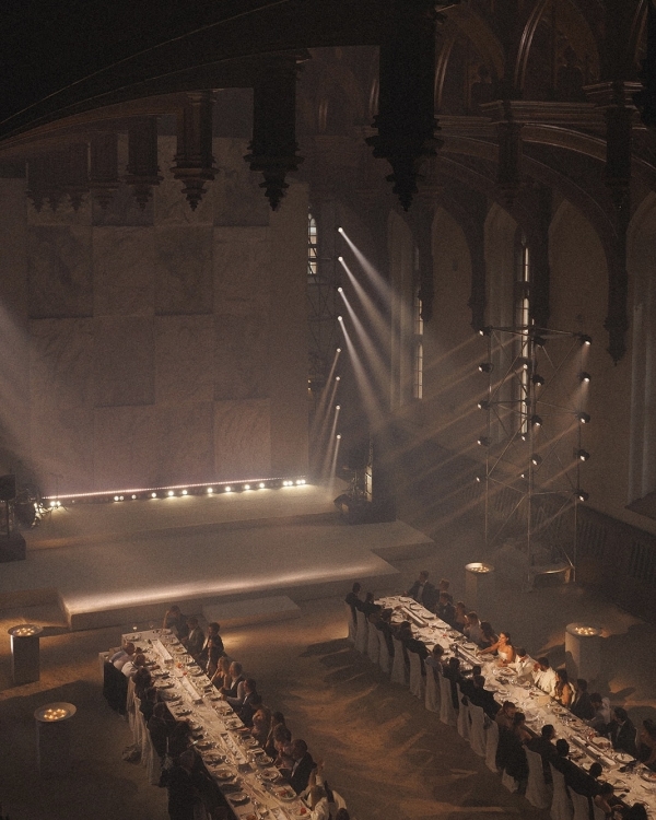 A Dreamlike Wedding with Enchanting Ballerinas & Art in a Historic Palace