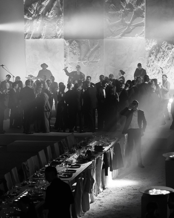 A Dreamlike Wedding with Enchanting Ballerinas & Art in a Historic Palace