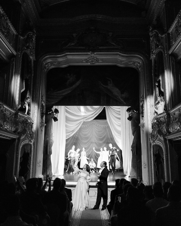 A Dreamlike Wedding with Enchanting Ballerinas & Art in a Historic Palace