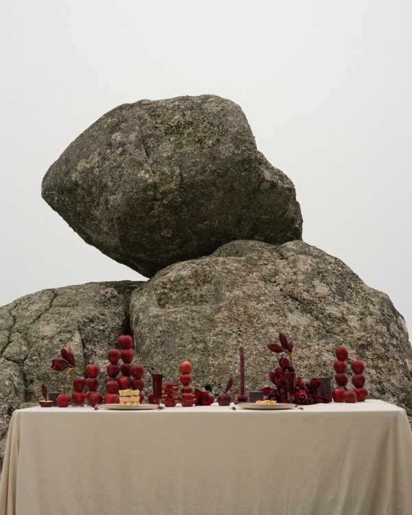 7 Creative Floral Installation & Arrangement Ideas for Modern Couples