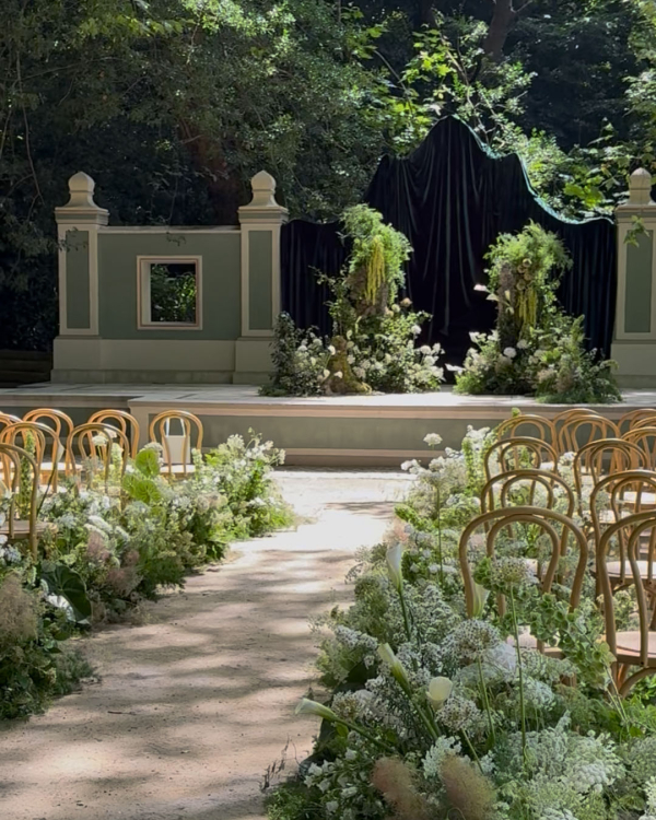 7 Creative Floral Installation & Arrangement Ideas for Modern Couples